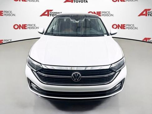 Used 2024 Volkswagen Jetta SEL FWD image 2