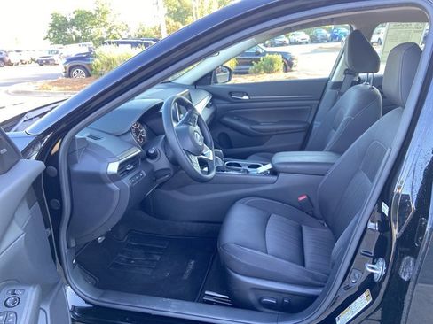 Used 2024 Nissan Altima 2.5 SV FWD image 34