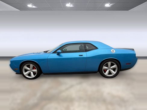 Used 2009 Dodge Challenger SRT8 w/ Spring Special Group RWD image 2