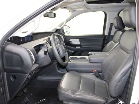 Used 2025 Ford Expedition Active AWD/4WD image 26