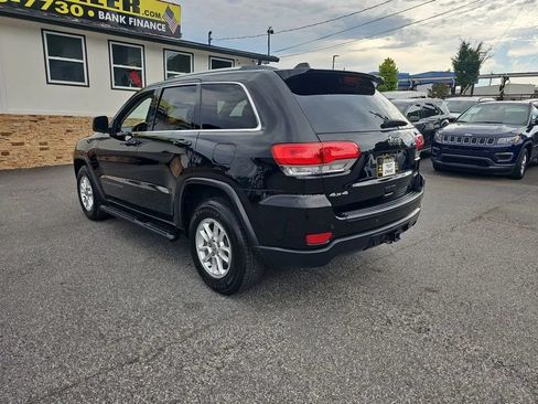 Used 2019 Jeep Grand Cherokee Laredo AWD/4WD image 4