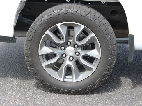 Used 2023 Chevrolet Silverado 1500 LT w/ Z71 Off-Road Package image 12