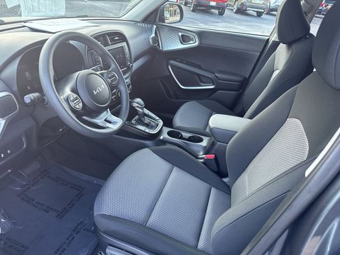 Used 2025 Kia Soul LX w/ LX Technology Package FWD image 14