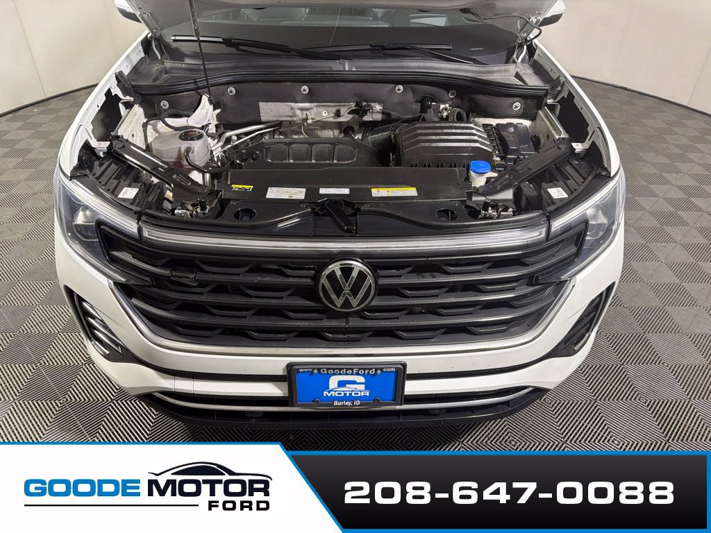 Used 2024 Volkswagen Atlas Cross Sport SEL R-Line AWD/4WD image 25