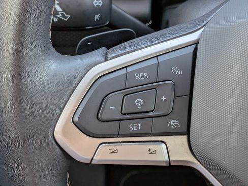 Certified 2024 Volkswagen Atlas Cross Sport SE w/ Panoramic Sunroof Package FWD image 28
