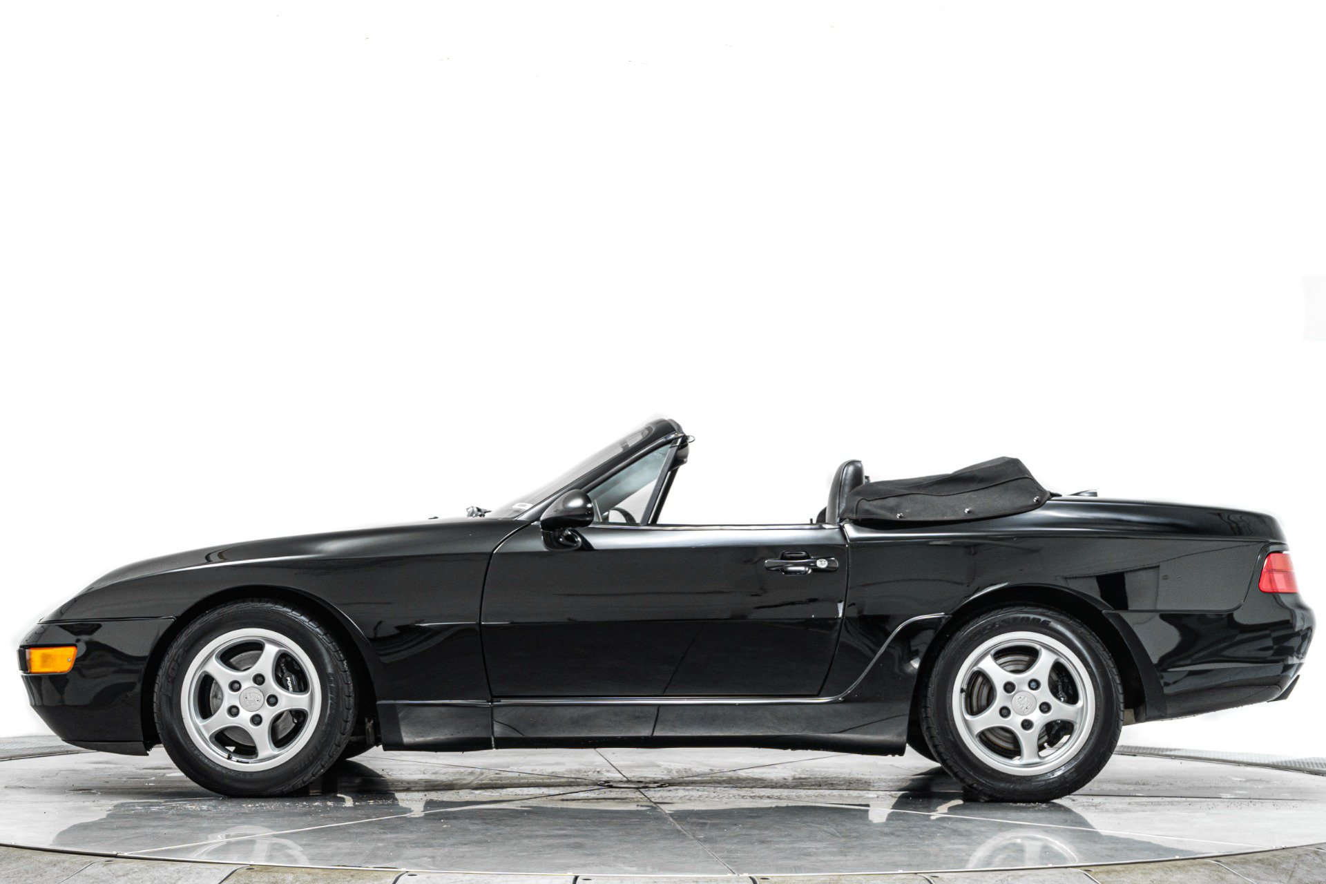 Used 1992 Porsche 968 Cabriolet RWD image 6