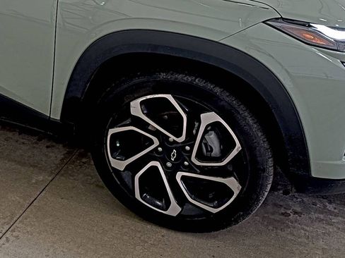 Used 2024 Chevrolet Trax RS w/ Sunroof Package FWD image 13