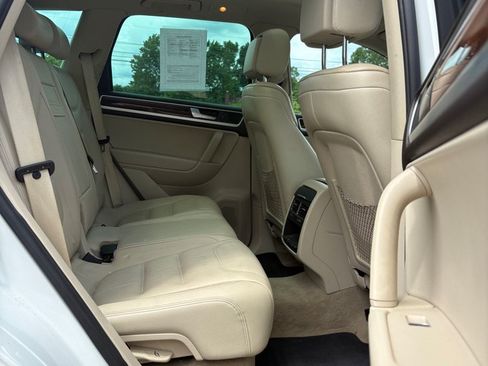 Used 2013 Volkswagen Touareg Sport AWD/4WD image 12