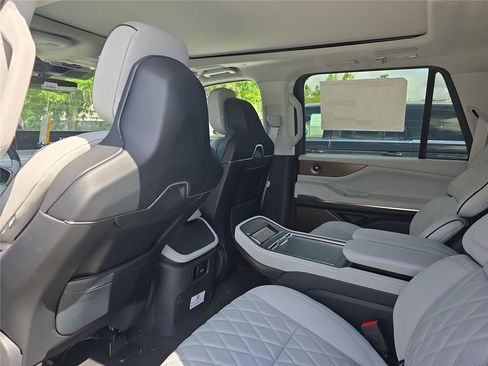 New 2026 Lincoln Navigator L Black Label AWD/4WD image 16