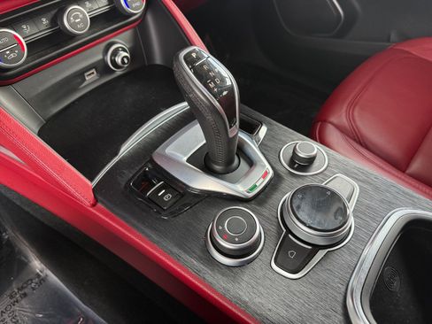 Used 2020 Alfa Romeo Stelvio w/ Nero Edizione RWD image 17