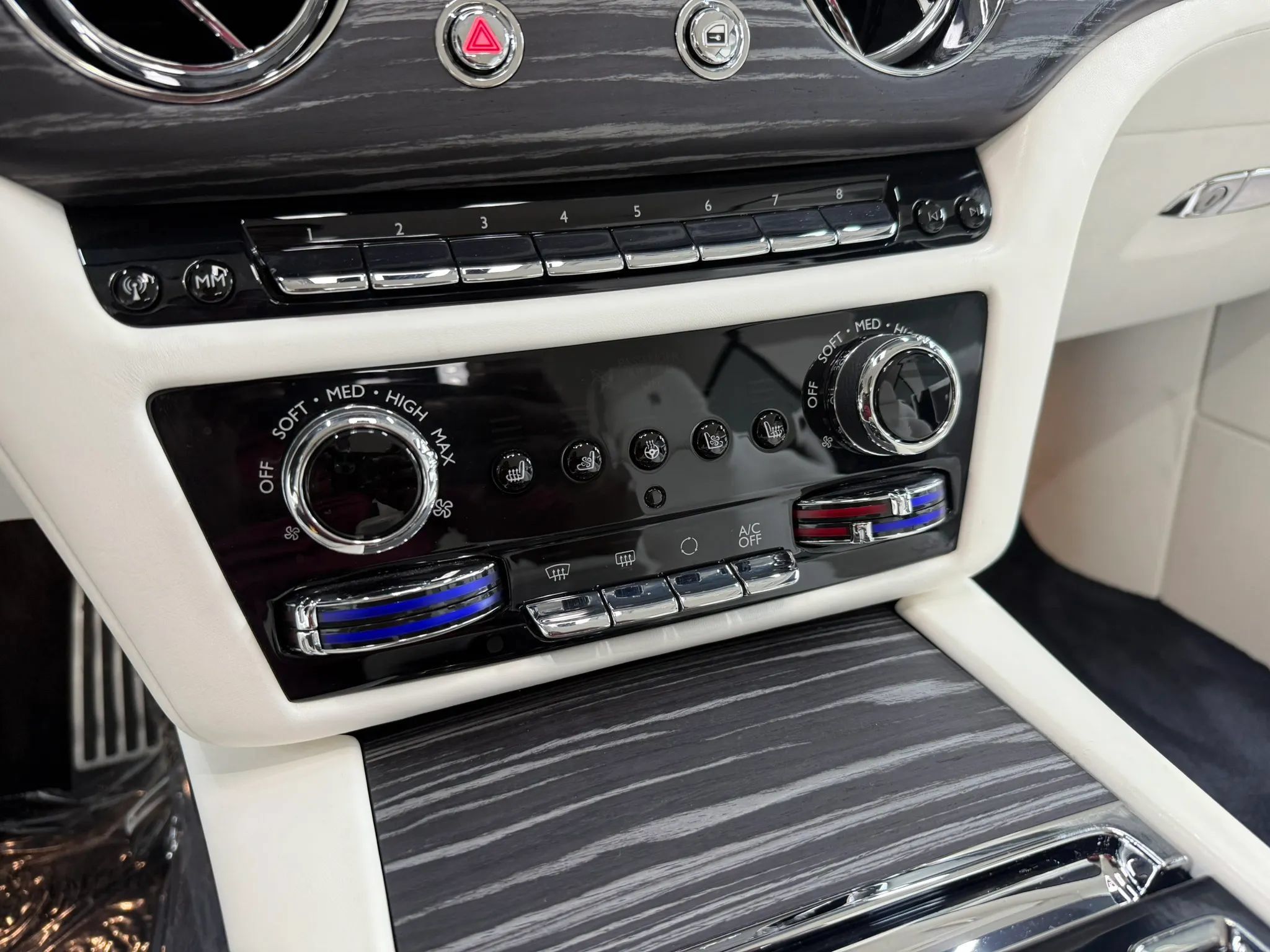 Used 2025 Rolls-Royce Spectre AWD/4WD image 27