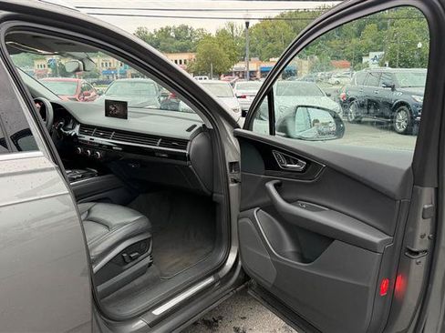 Used 2017 Audi Q7 3.0T Premium AWD/4WD image 33