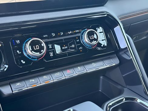 New 2026 GMC Sierra 1500 AT4 w/ AT4 Premium Package AWD/4WD image 16