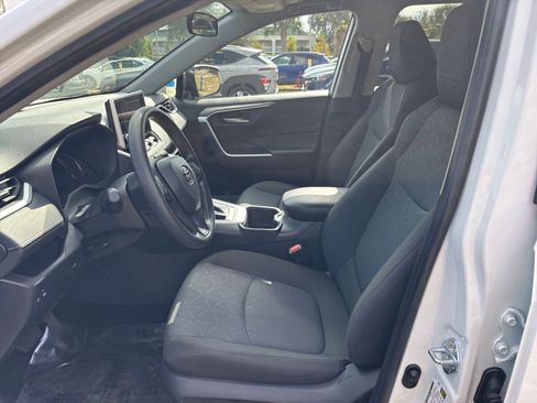 Used 2025 Toyota RAV4 XLE image 28