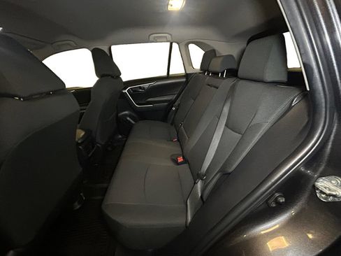 Used 2022 Toyota RAV4 LE AWD/4WD image 13