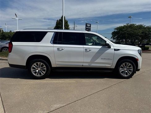 Used 2022 GMC Yukon XL Denali image 4