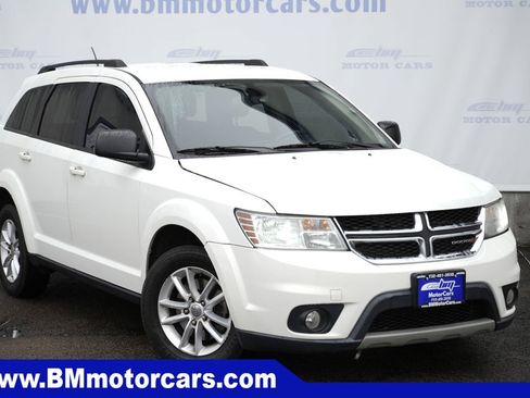 Used 2018 Dodge Journey SE w/ Mopar All Weather Group FWD image 1