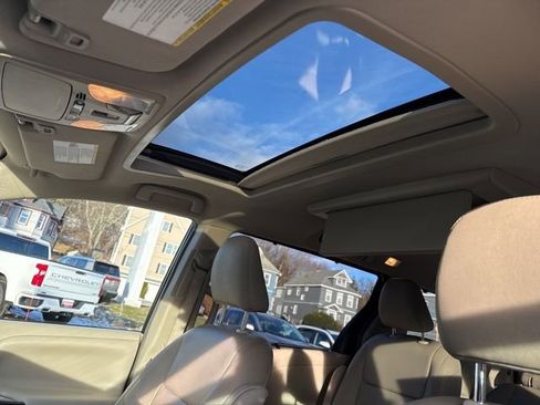 Used 2018 Toyota Sienna XLE Premium image 19