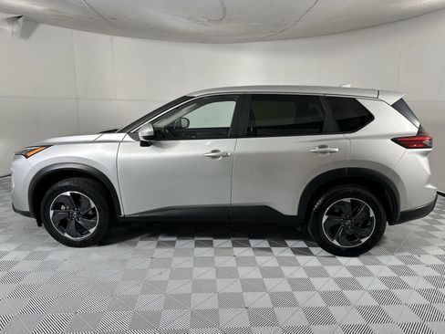 Used 2024 Nissan Rogue SV FWD image 5