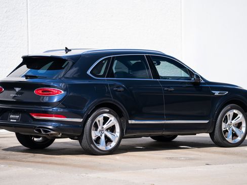 Used 2024 Bentley Bentayga image 7
