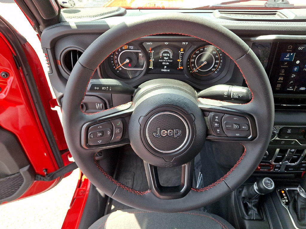 Used 2024 Jeep Wrangler Unlimited Rubicon AWD/4WD image 18