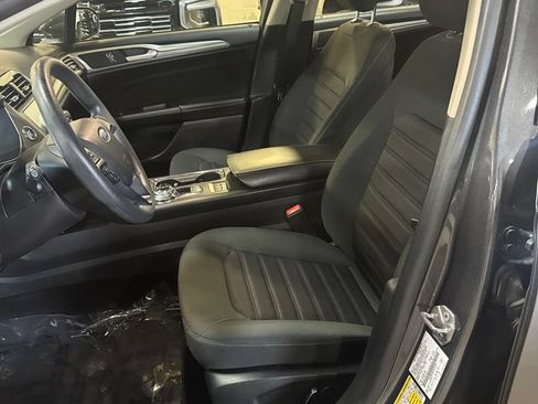 Used 2020 Ford Fusion SE FWD image 7