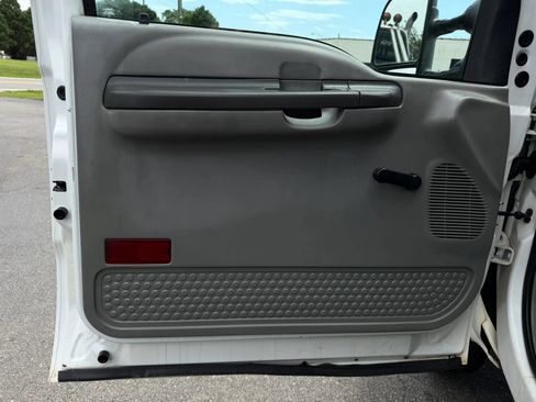 Used 2002 Ford F450 2WD Regular Cab Super Duty image 25