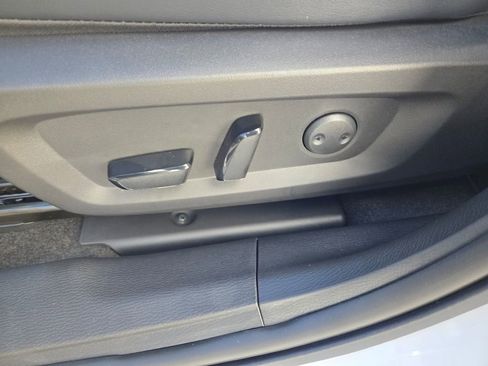 New 2025 Mitsubishi Outlander SE image 16