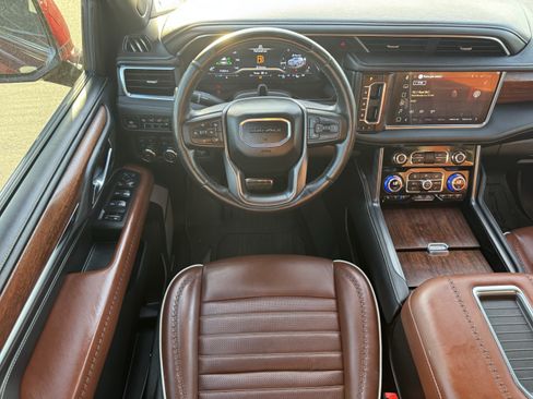 Used 2024 GMC Yukon XL Denali Ultimate AWD/4WD image 11