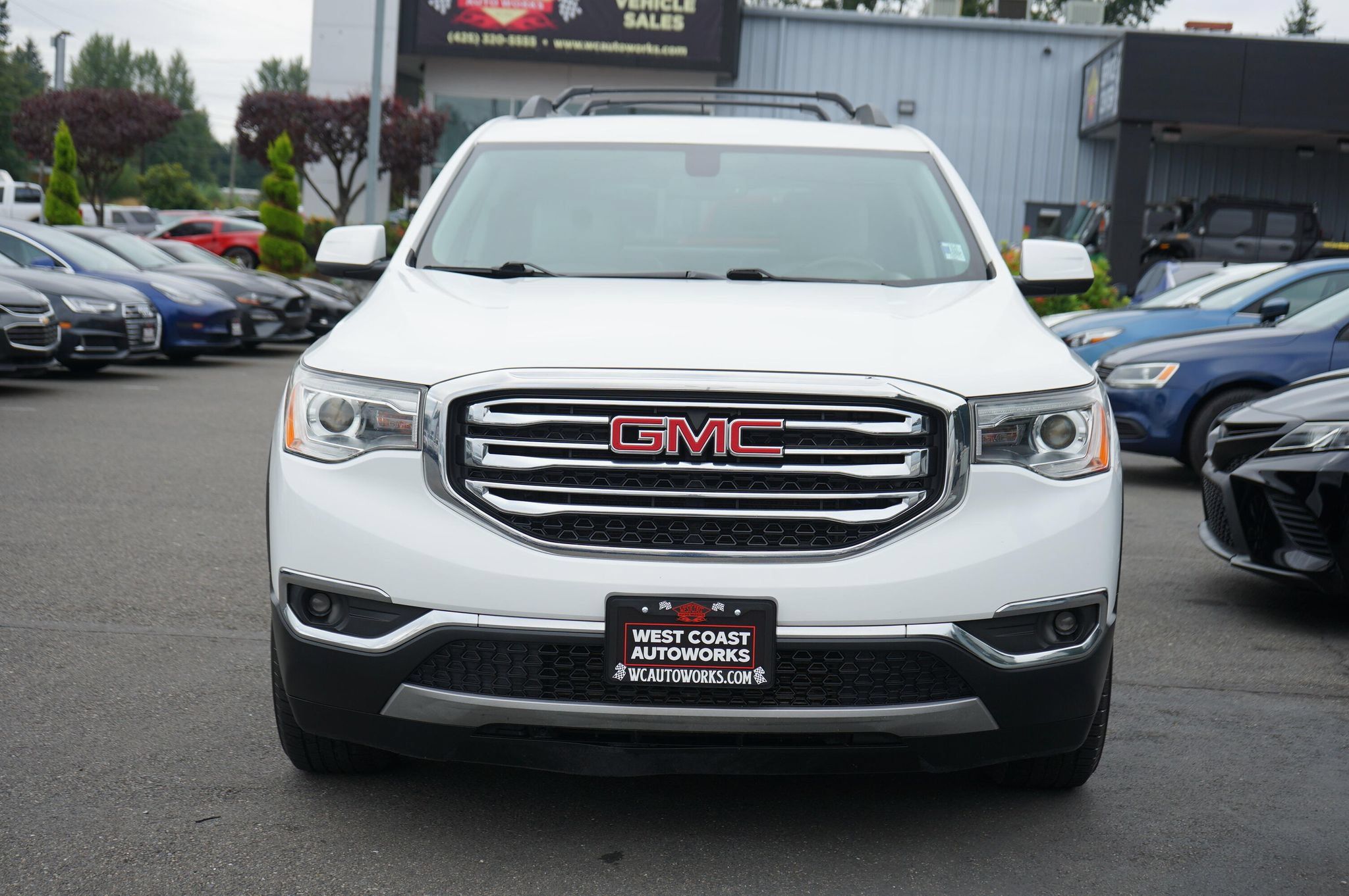 Used 2017 GMC Acadia SLT AWD/4WD image 8