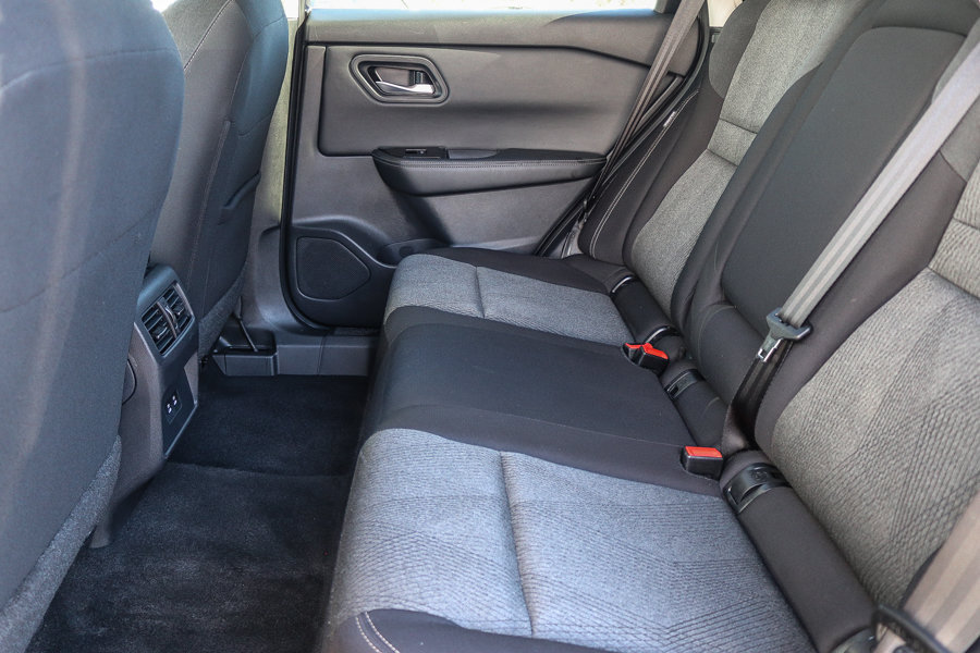 Used 2025 Nissan Rogue SV AWD/4WD image 18