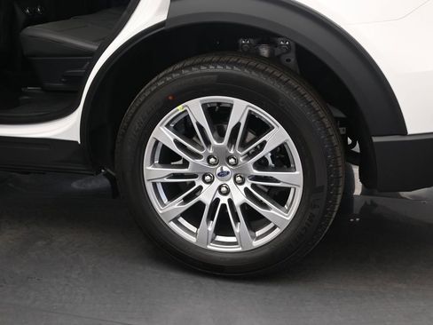 New 2025 Ford Explorer Active w/ Active Comfort Package image 22