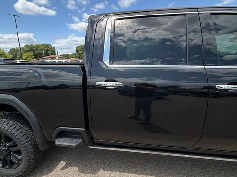 Used 2023 GMC Sierra 2500 Denali w/ Denali Black Diamond Edition AWD/4WD image 22