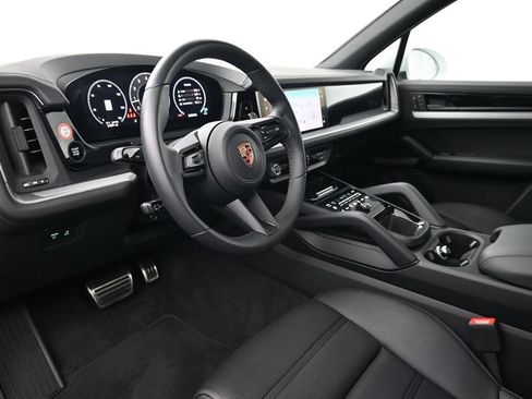 Used 2026 Porsche Cayenne AWD/4WD image 4