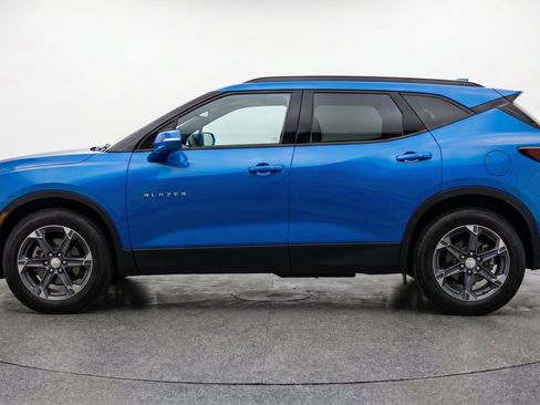 Used 2025 Chevrolet Blazer LT FWD image 5