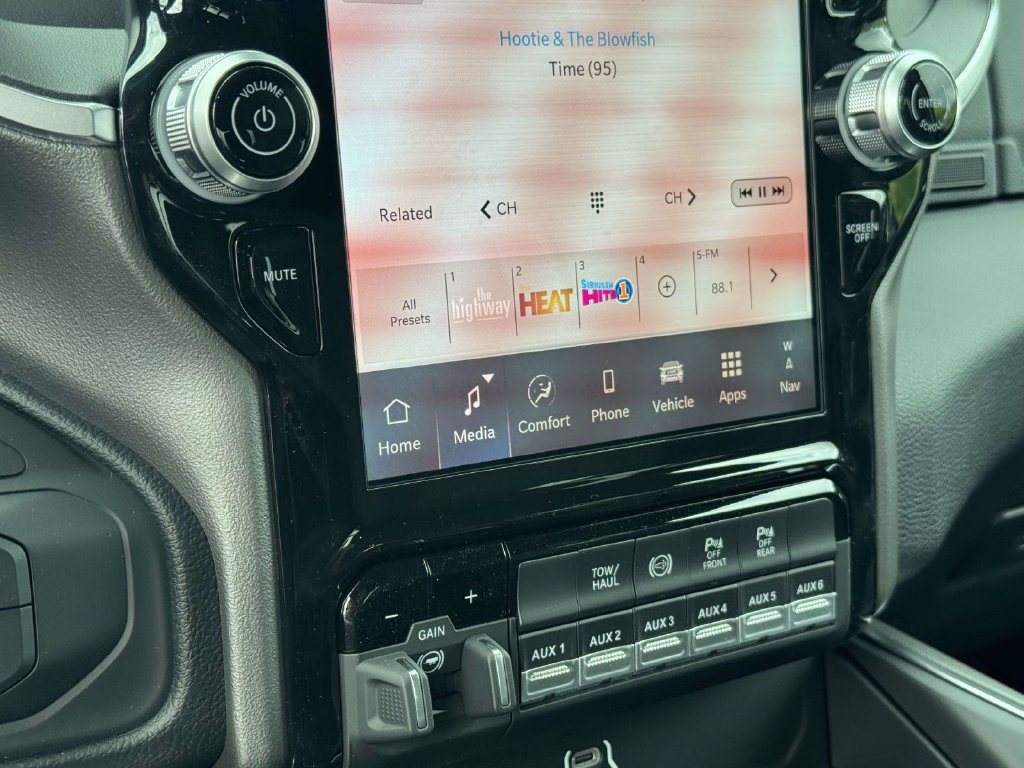 New 2026 RAM 3500 Big Horn AWD/4WD image 19