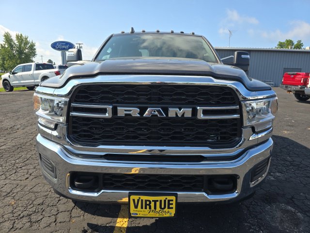 New 2024 RAM 3500 Tradesman w/ Chrome Appearance Group AWD/4WD image 2