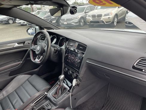 Used 2019 Volkswagen Golf 4-Door FWD image 13