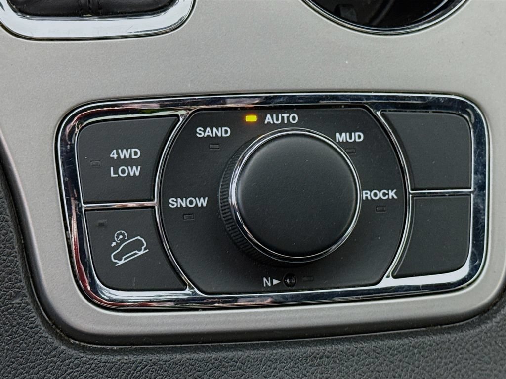 Used 2021 Jeep Grand Cherokee Limited AWD/4WD image 12