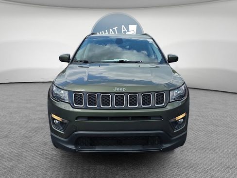 Used 2019 Jeep Compass Latitude w/ Cold Weather Group AWD/4WD image 9