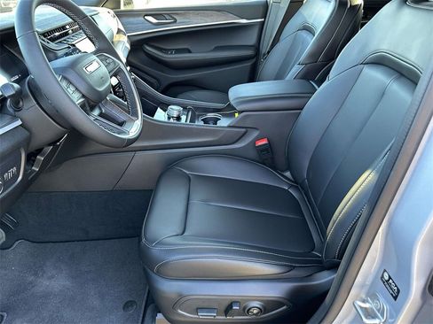 New 2025 Jeep Grand Cherokee Limited image 12