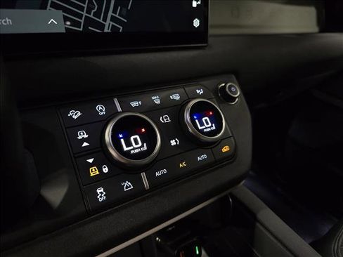 Certified 2023 Land Rover Defender 130 SE AWD/4WD image 24