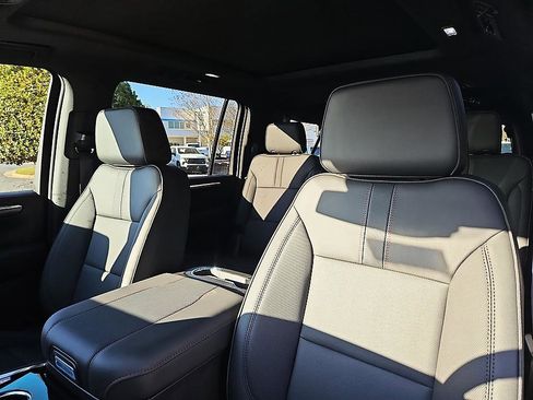 New 2026 Chevrolet Suburban RST w/ RST Capability Package AWD/4WD image 16