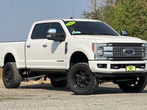 Used 2019 Ford F250 Platinum w/ Platinum Ultimate Package image 2