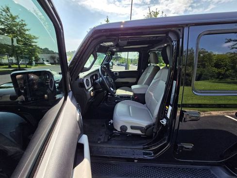 Used 2023 Jeep Wrangler Unlimited Sahara AWD/4WD image 13