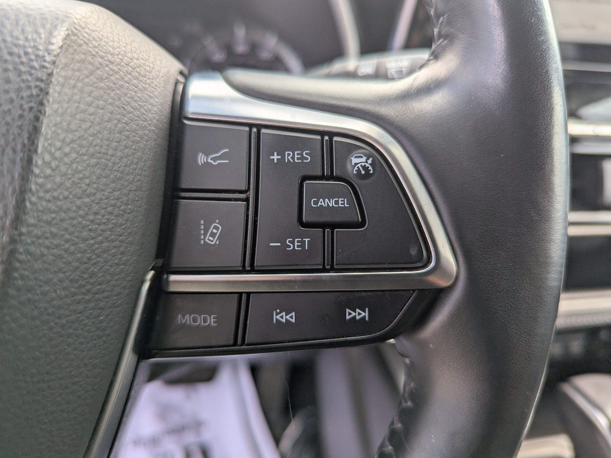 Used 2021 Toyota Highlander XLE AWD/4WD image 16