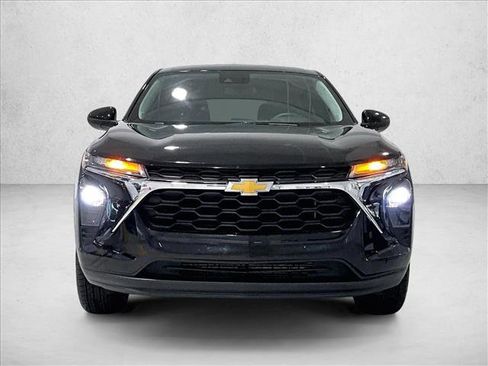 Used 2024 Chevrolet Trax LS w/ LS Convenience Package FWD image 3