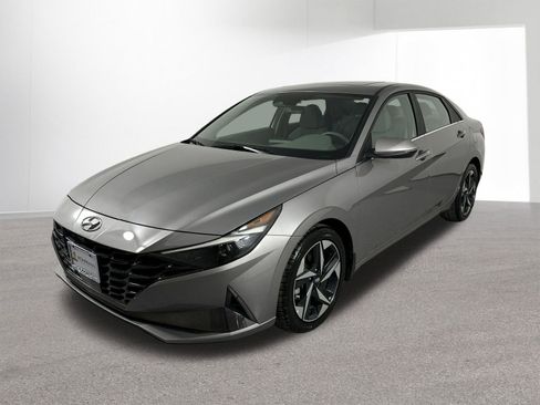 Used 2022 Hyundai Elantra SEL w/ Convenience + Premium Package image 26