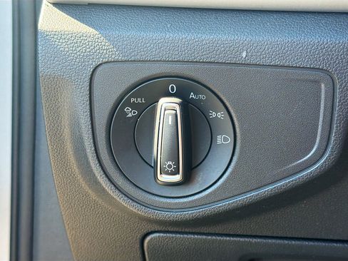 Used 2021 Volkswagen Atlas SE image 34