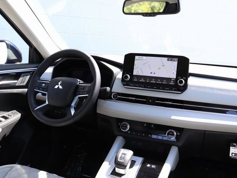 New 2025 Mitsubishi Outlander SEL image 10